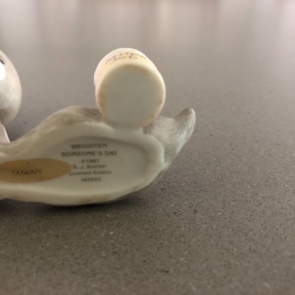 Vintage Precious Moments "Brighten Someone's Day" Figurine - Picture 4 of 6
